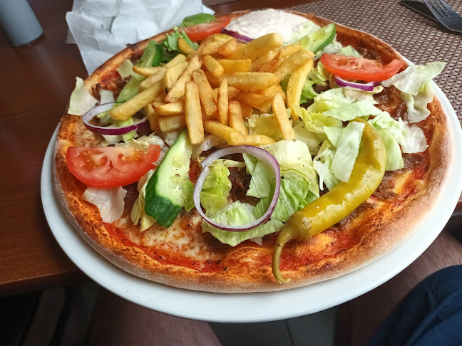 TRE KRONOR PIZZERIA - Gastronomi och hotellverksamhet