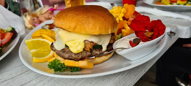 Moccacino - Gastronomi och hotellverksamhet