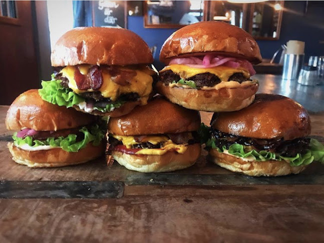 DINÉ Burgers - Gastronomi och hotellverksamhet