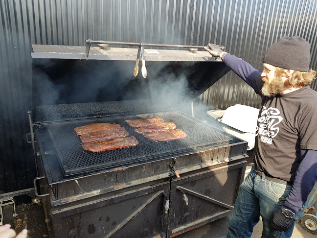 Holy Smoke BBQ - Gastronomi och hotellverksamhet