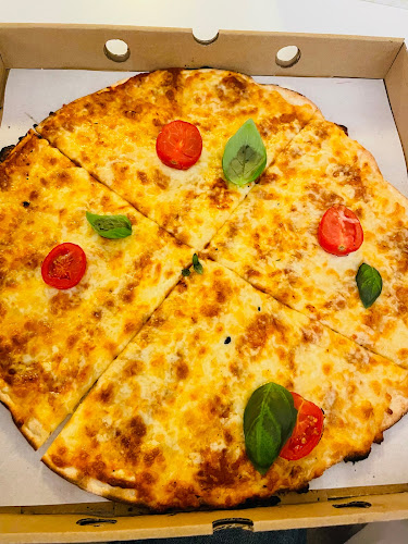 Crust Pizza Lab - Gastronomi och hotellverksamhet