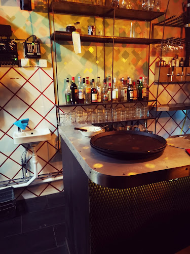 Arton hål - Gastronomi och hotellverksamhet