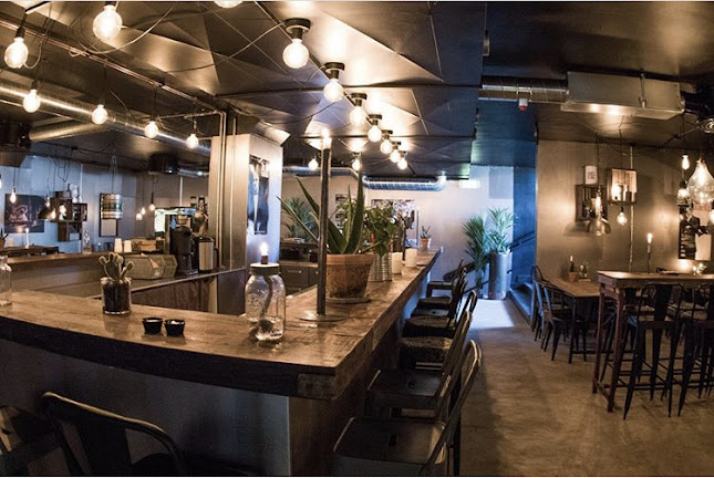 DINÉ Burgers Phone number