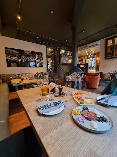 Bistro V - Gastronomi och hotellverksamhet