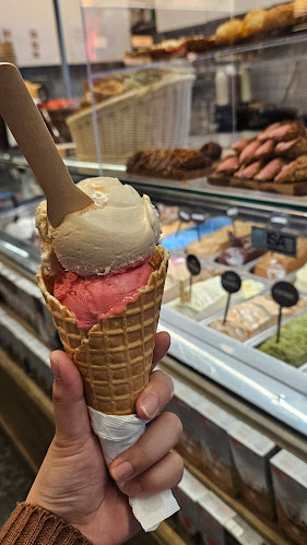 Gelato Bar Crispino - Gastronomi och hotellverksamhet