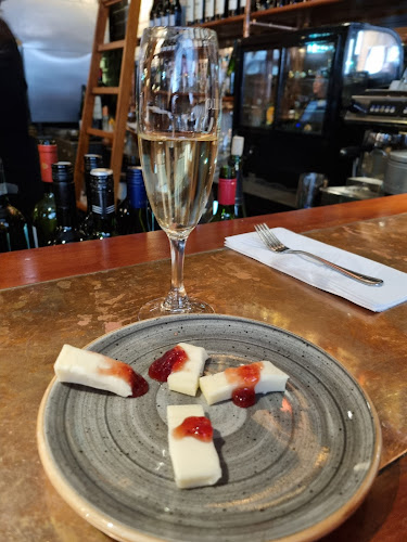 Gallo Vinotek - Gastronomi och hotellverksamhet