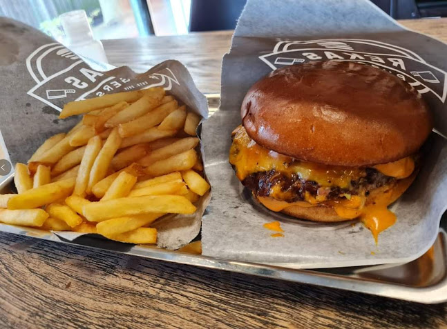 Opinii despre Rekas Burgers în Malmö - Gastronomi och hotellverksamhet