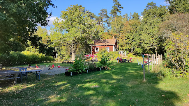 Comentarii opinii despre Västerby Café & Secondhand