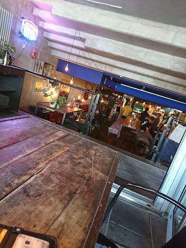 Tugg Burgers - Gastronomi och hotellverksamhet