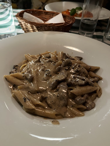 Capridue's Bakficka - Gastronomi och hotellverksamhet