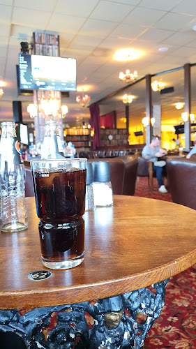 Comentarii opinii despre John Scott's Partille