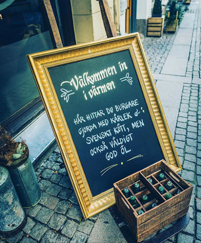 DINÉ Burgers Open Times