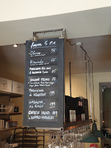 Comments and reviews of THE ITALIAN COUSINS