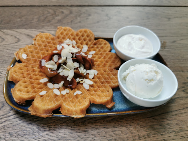 Villa Beddingestrand & Våffelcafé Phone number